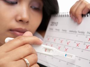 Не пришли месячные и тест отрицательный: как определить беременность